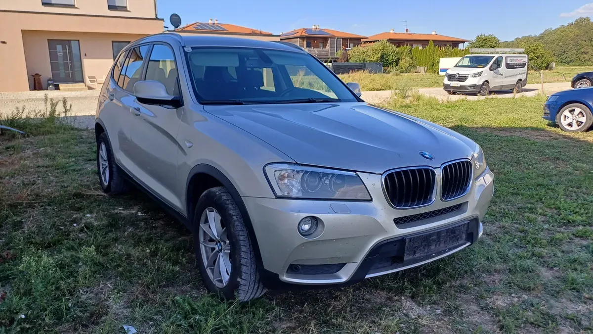 BMW X3 2011 photo 2