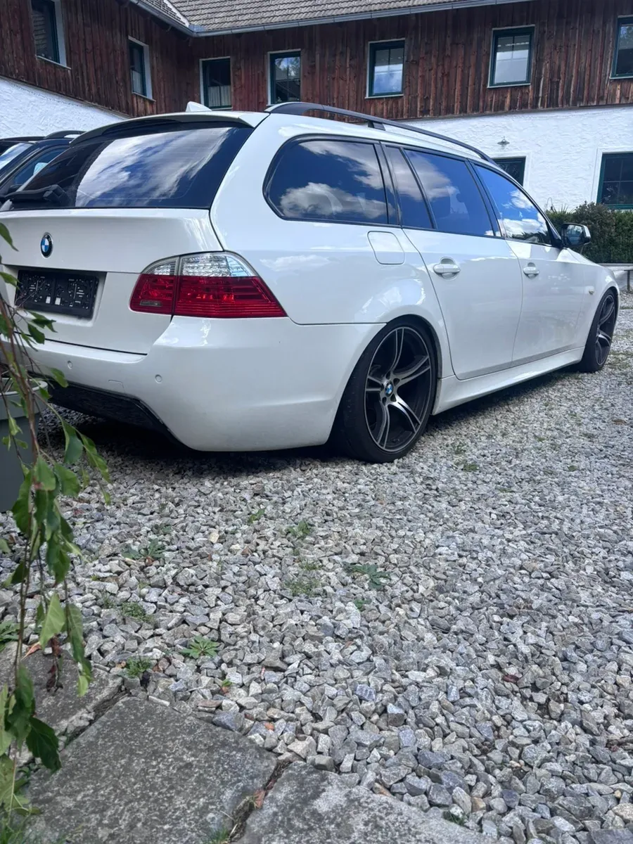 BMW 5 Series 2010 photo 3