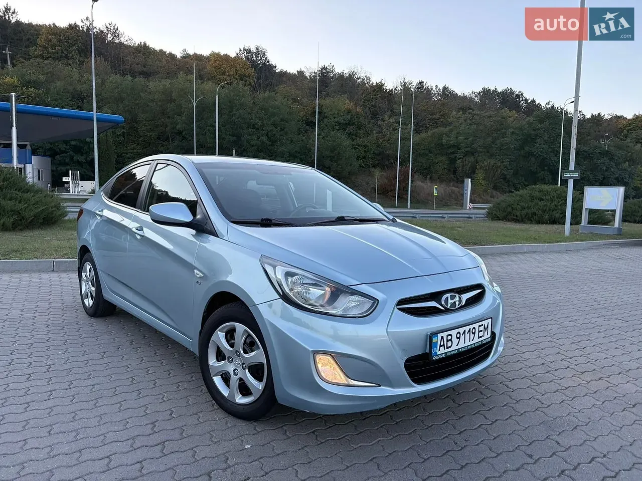 Hyundai Accent 2012 photo 3