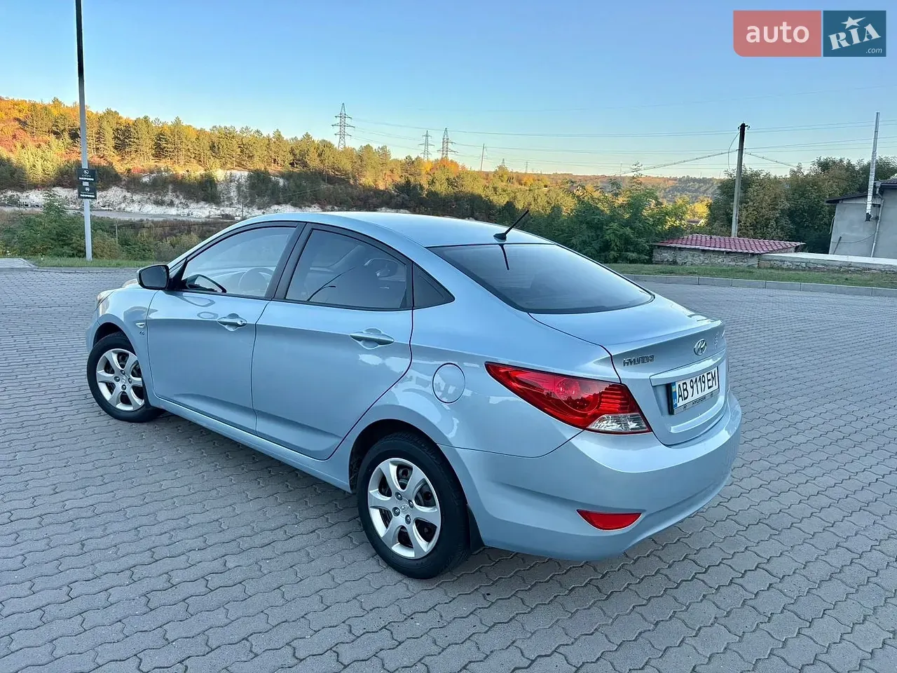 Hyundai Accent 2012 photo 4