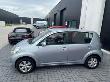 Daihatsu Sirion 2010 photo 2