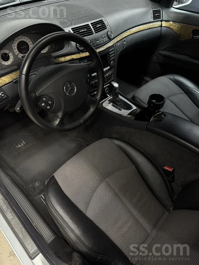 Mercedes-Benz E-Class 2005 photo 5