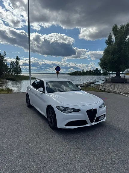 Alfa Romeo Giulia 2018 photo 2