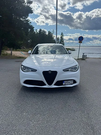 Alfa Romeo Giulia 2018 photo 3