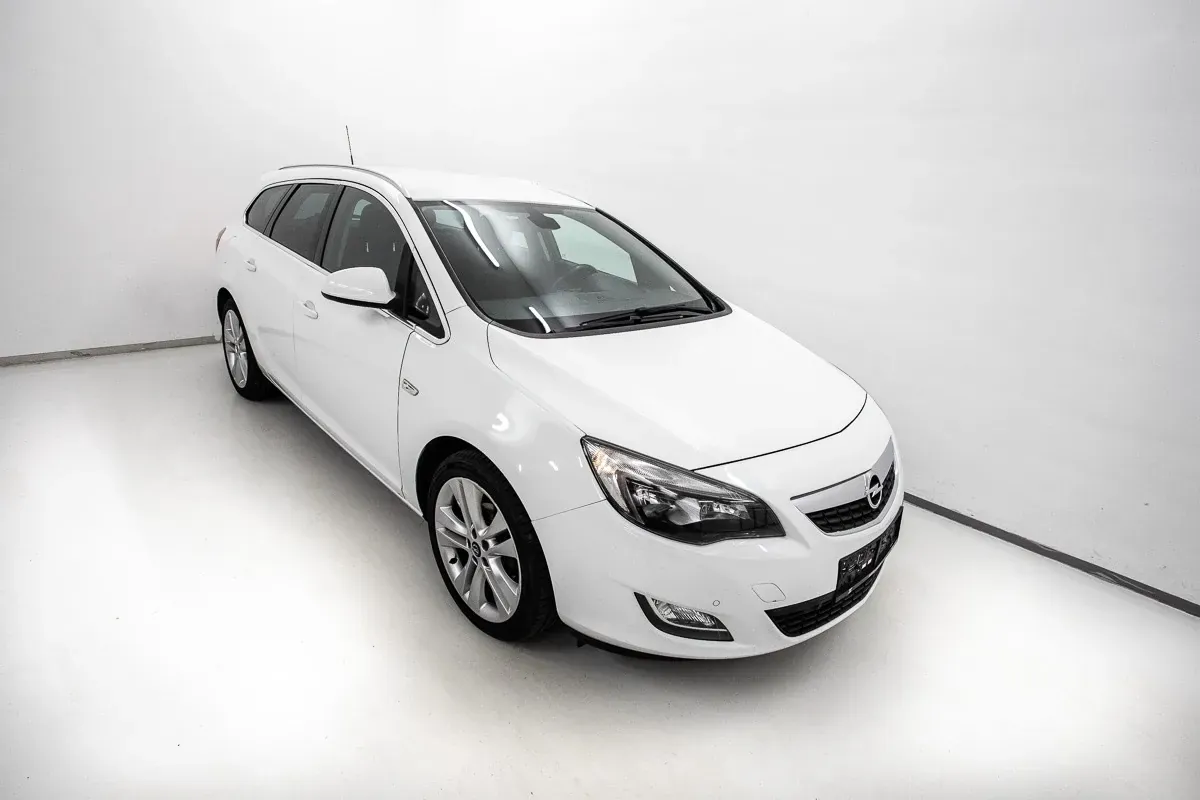 Opel Astra 2011 photo 3