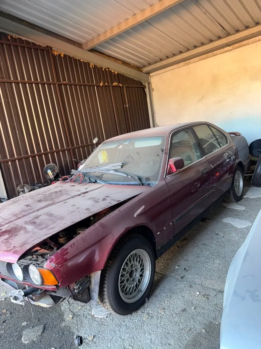 BMW 5 Series 1990 photo 2