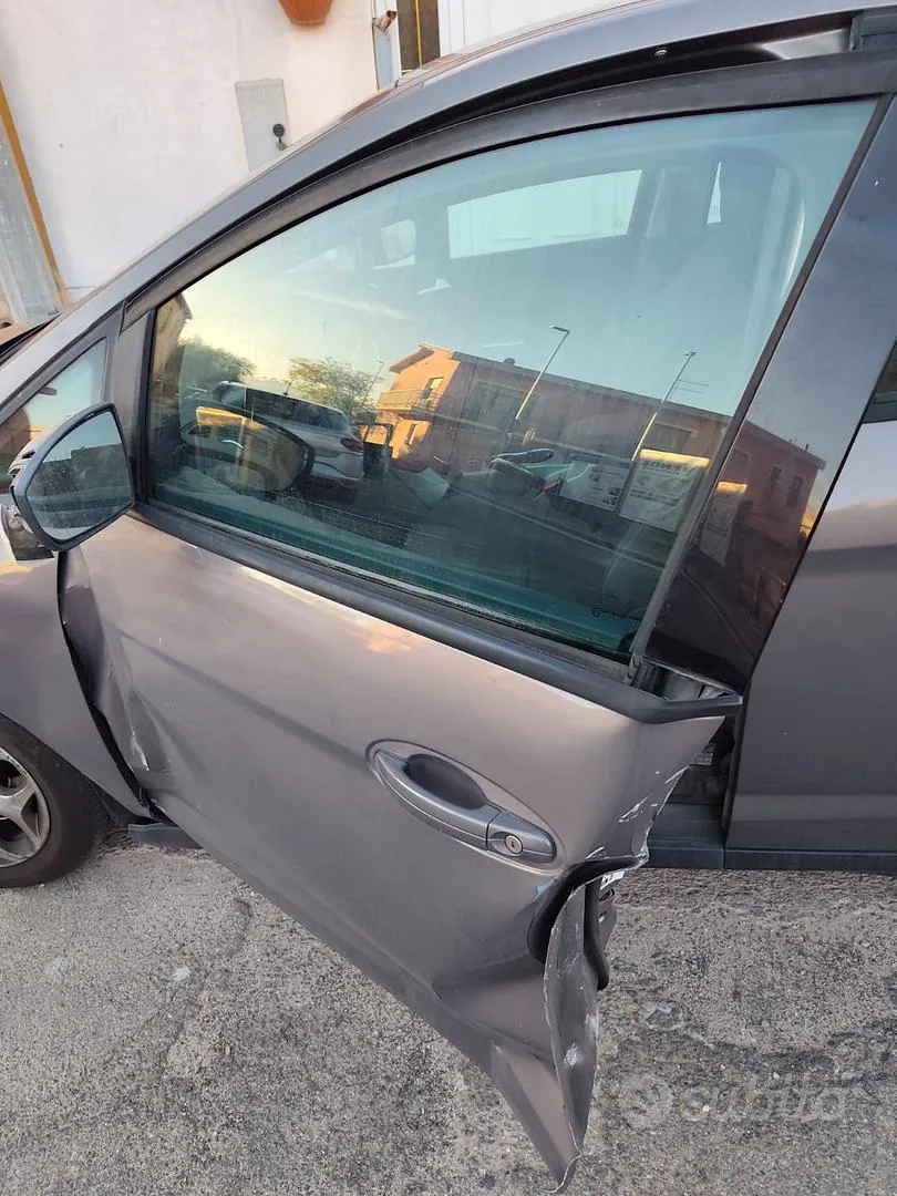 Ford C-Max 2013 photo 2
