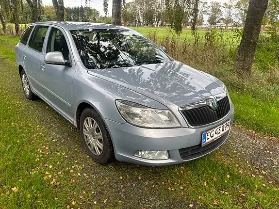 Skoda Octavia 2011 photo 2