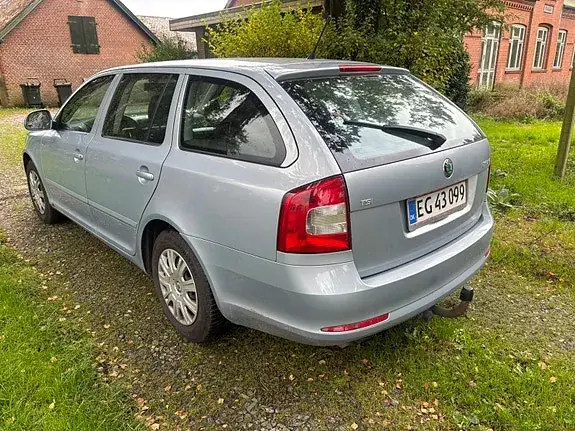 Skoda Octavia 2011 photo 4