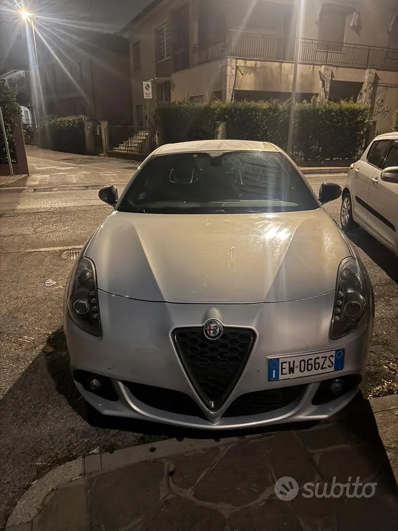 Alfa Romeo Giulietta 2014 photo 2