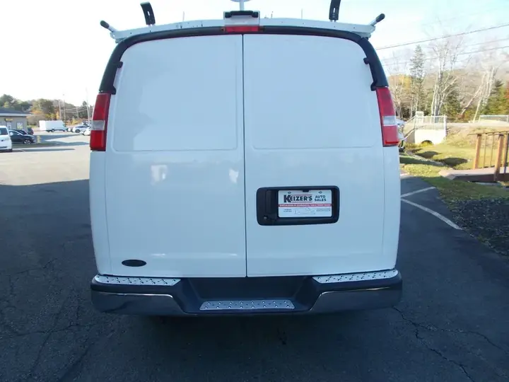 GMC Savana 2020 photo 4