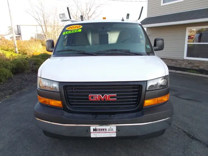GMC Savana 2020 photo 3