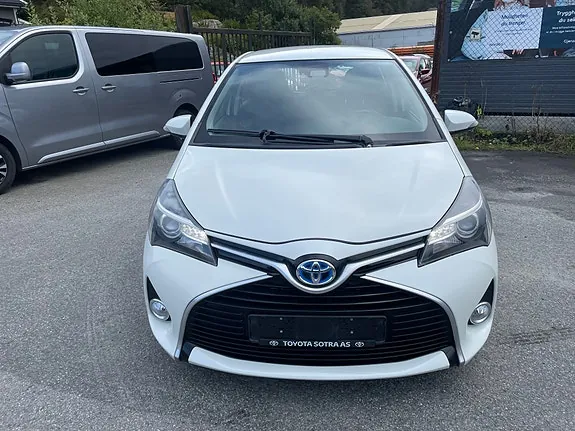 Toyota Yaris 2016 photo 2