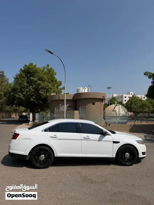 Ford Taurus 2019 photo 2