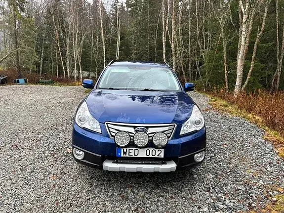 Subaru Outback 2010 photo 2