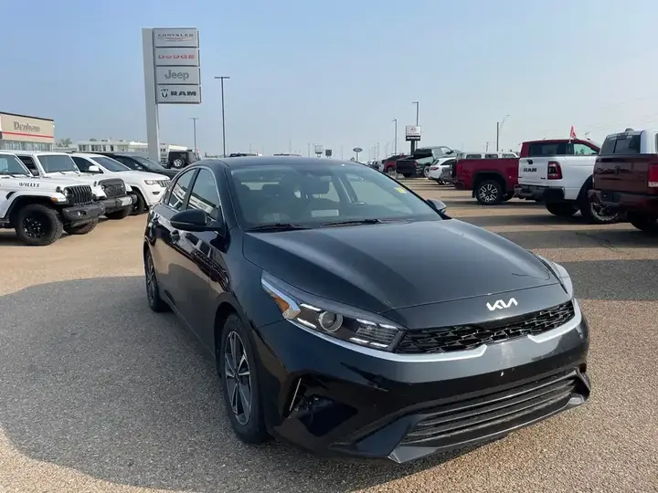 Kia Forte 2023 photo 3