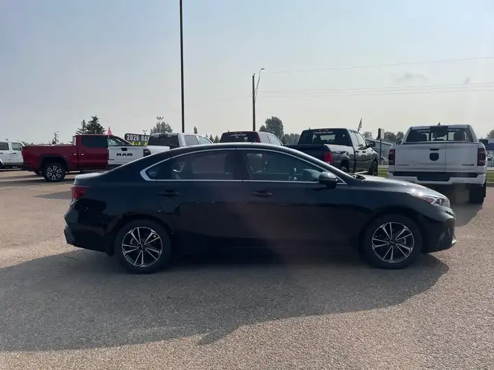 Kia Forte 2023 photo 4