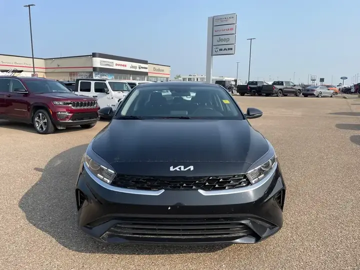 Kia Forte 2023 photo 2