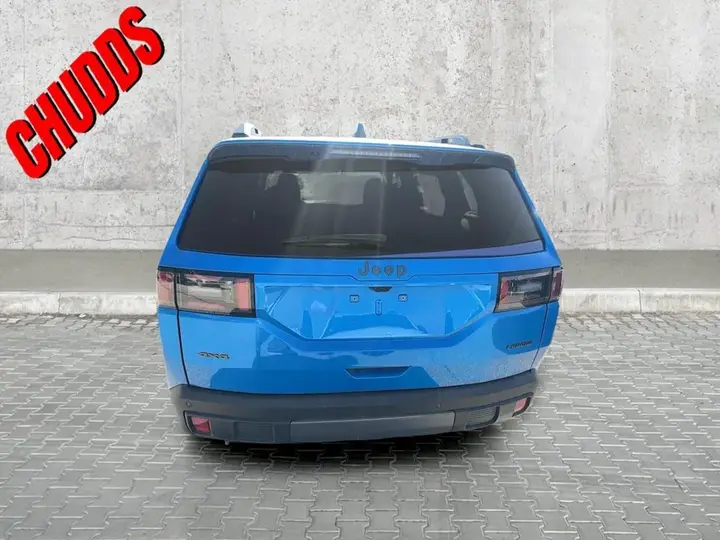 Jeep Cherokee 2026 photo 3