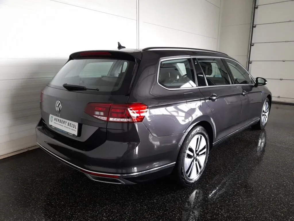 Volkswagen Passat 2021 photo 2