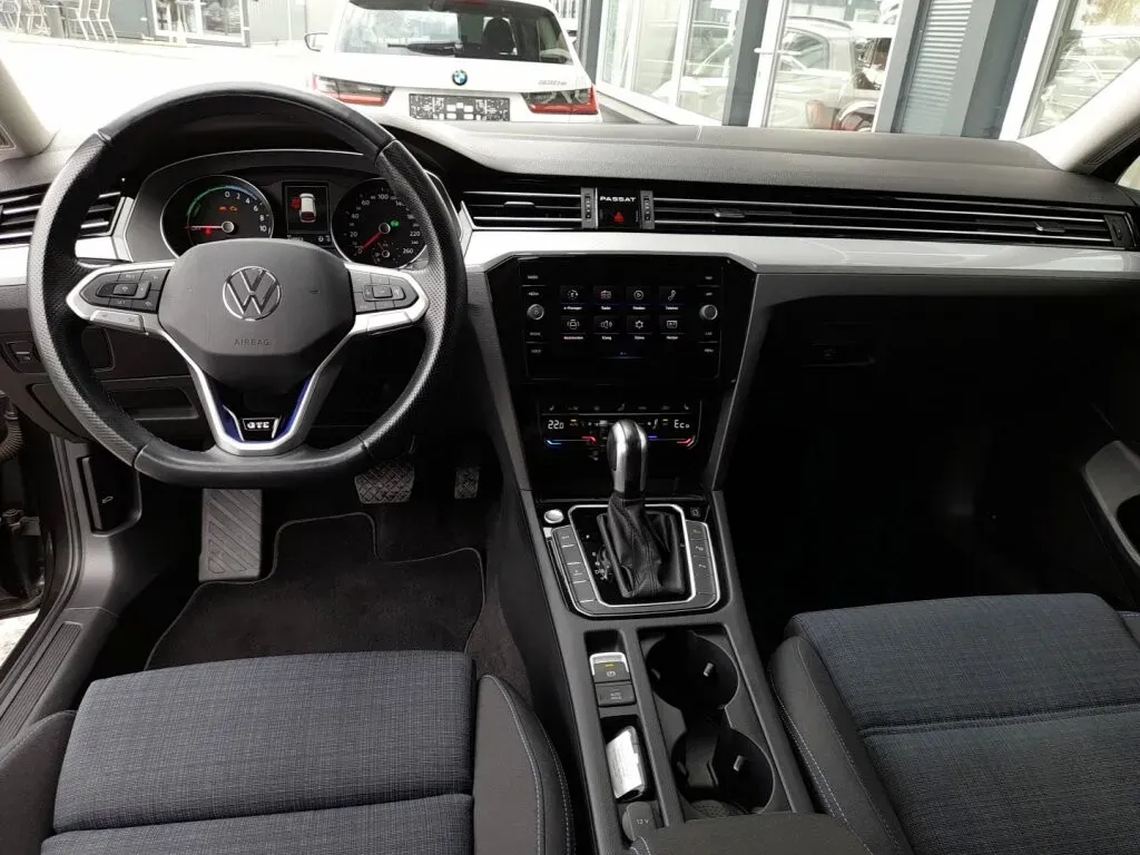 Volkswagen Passat 2021 photo 3