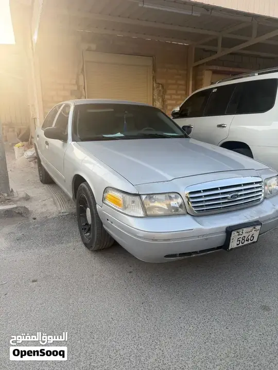 Ford Crown Victoria 2001 photo 3