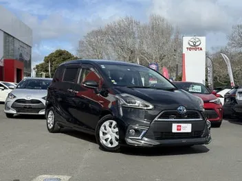 Toyota Sienta 2017 photo 2