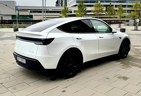 Tesla Model Y 2025 photo 5