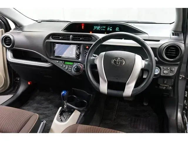 Toyota Aqua 2013 photo 2