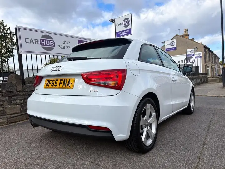 Audi A1 2015 photo 2
