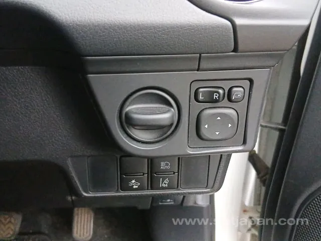 Toyota Corolla Axio G 2016 photo 3