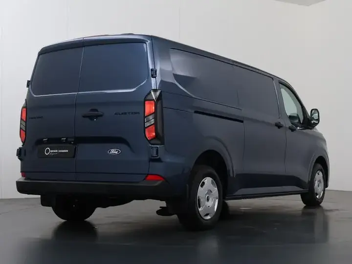 Ford Transit Custom 2024 photo 2