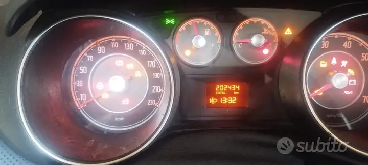 Fiat Punto Evo 2011 photo 2