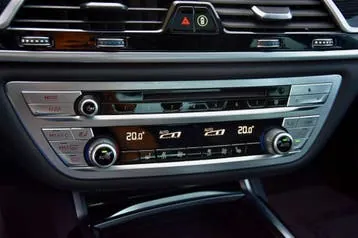BMW 7 Series 2019 photo 3