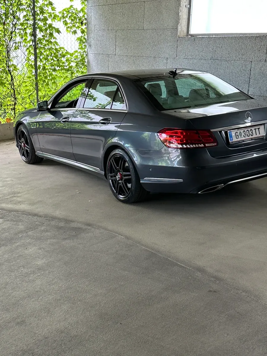 Mercedes-Benz E-Class 2013 photo 2