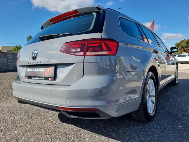 Volkswagen Passat Variant 2023 photo 2