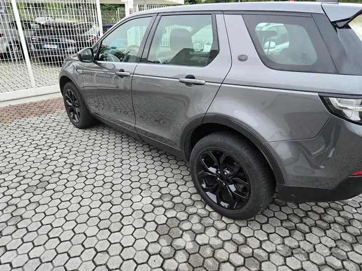 Land Rover Discovery Sport 2018 photo 4