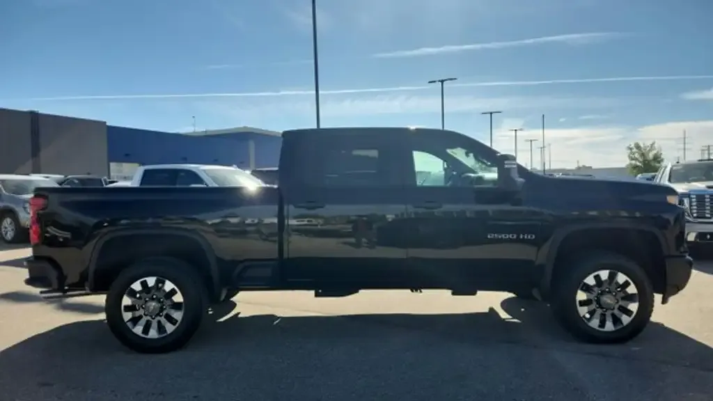 Chevrolet Silverado 2500 2024 photo 2
