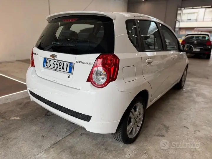 Chevrolet Aveo 2011 photo 4