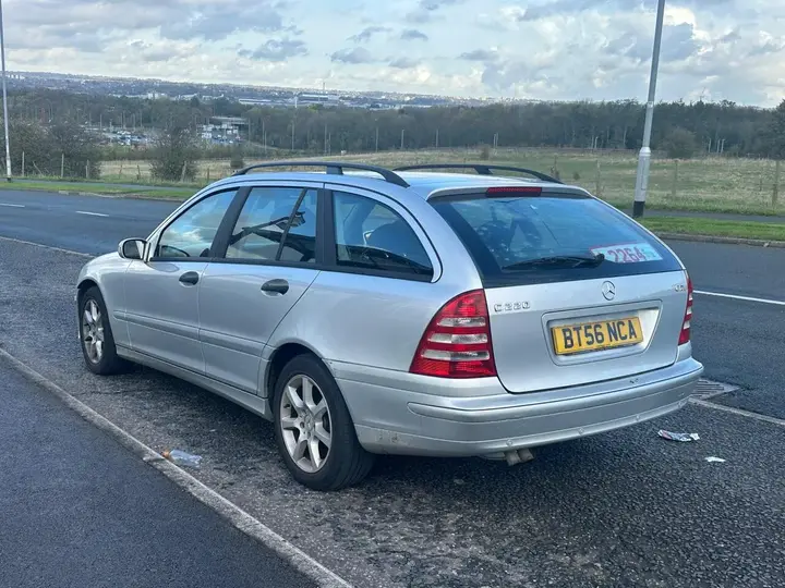 Mercedes-Benz C-Class 2006 photo 2