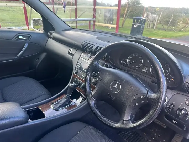 Mercedes-Benz C-Class 2006 photo 3