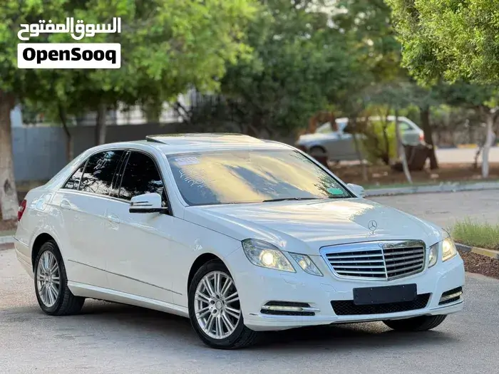 Mercedes-Benz E-Class 2012 photo 2