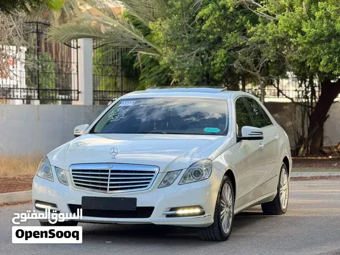 Mercedes-Benz E-Class 2012 photo 4