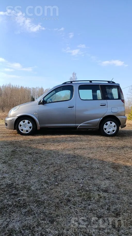 Toyota Yaris 2005 photo 2