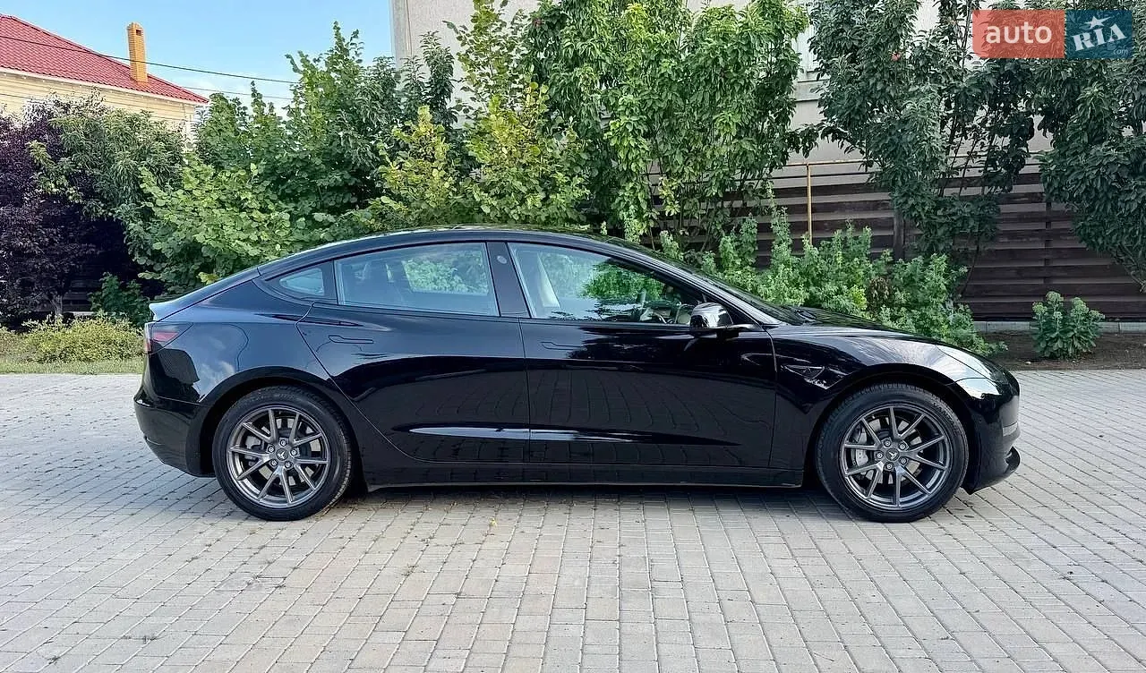 Tesla Model 3 2022 photo 3