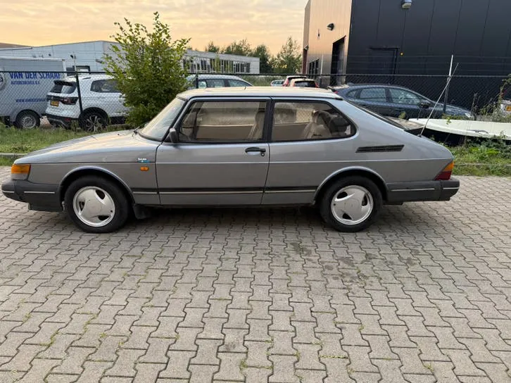 Saab 900