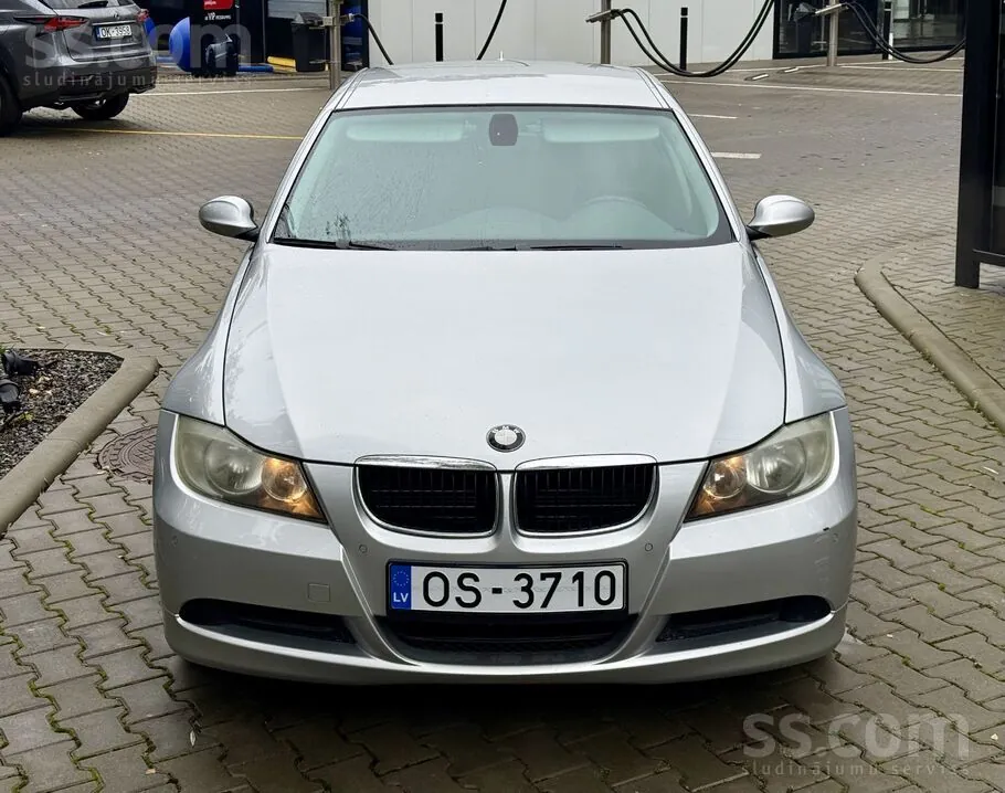 BMW 318 2008 photo 2