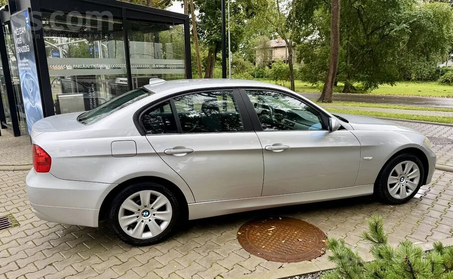 BMW 318 2008 photo 4