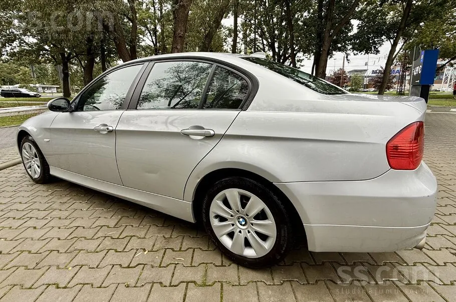 BMW 318 2008 photo 5