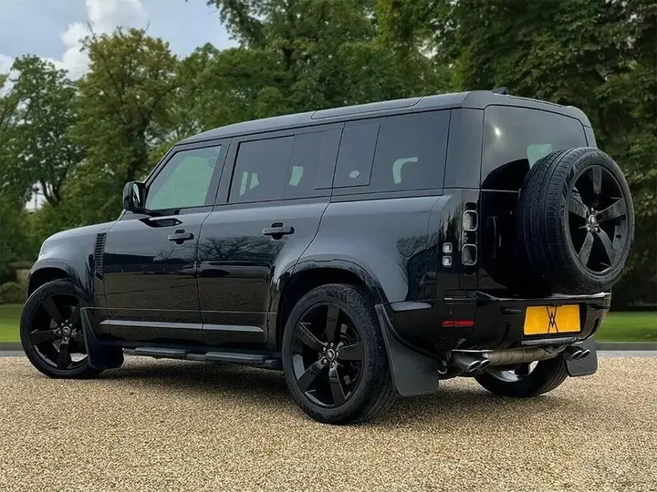 Land Rover Defender 110 2022 photo 5